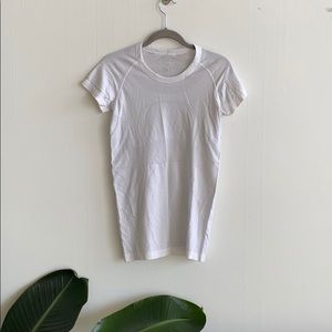 Lululemon swiftly tee size 6 great condition